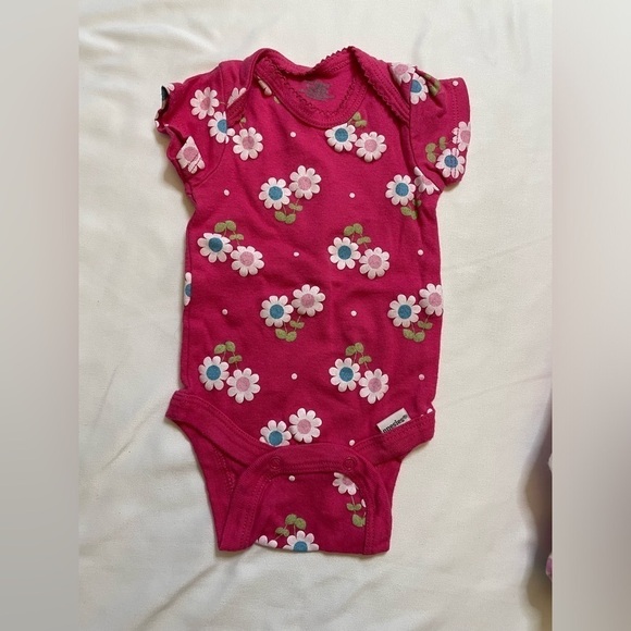 Girls Onesie Brand size 0-3 months 5 onesie’s and 2 pants set - Picture 2 of 12